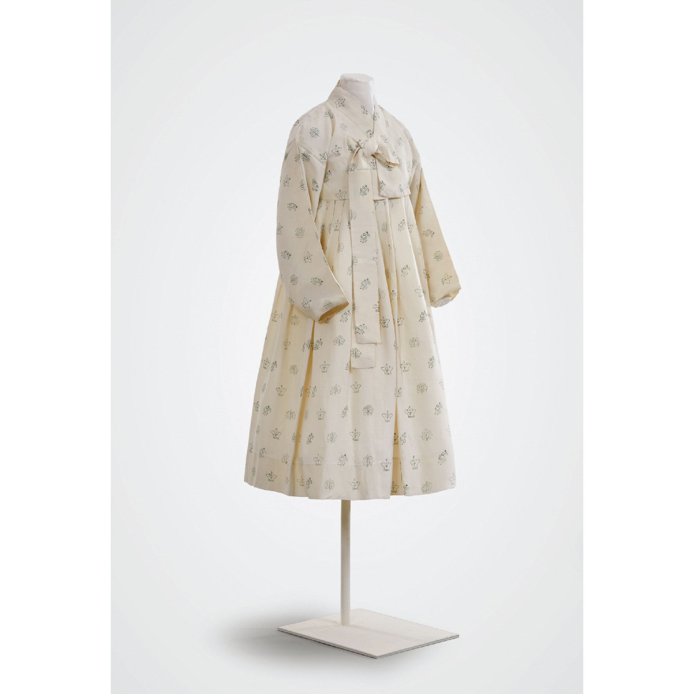 Hanbok Designed for Ewha’s 70th Anniversary